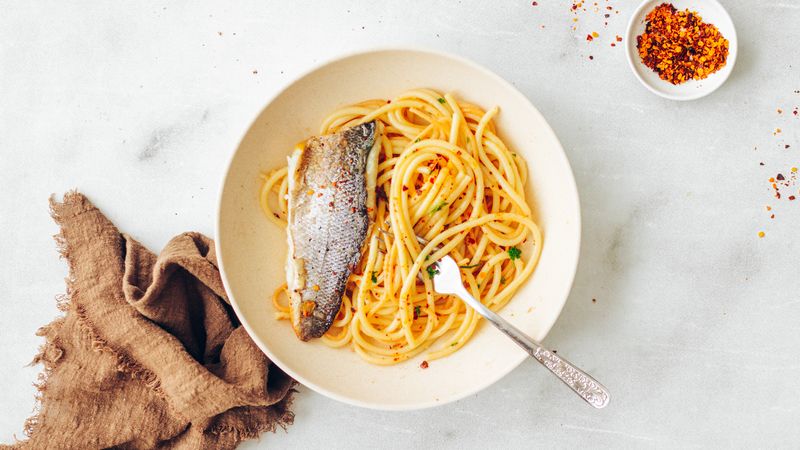 Aglio e olio met witte vis | Aglio e olio e pesce | Aglio e olio met vis | vis in aglio e olio