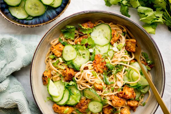 Vegetarian noodles with tempeh for weekly menu week 31