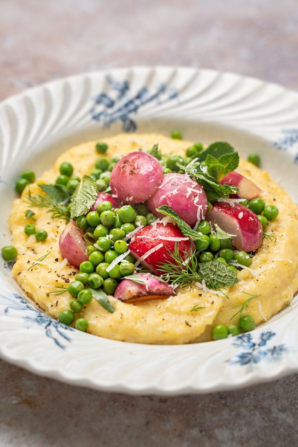 Polenta met doperwten en radijs