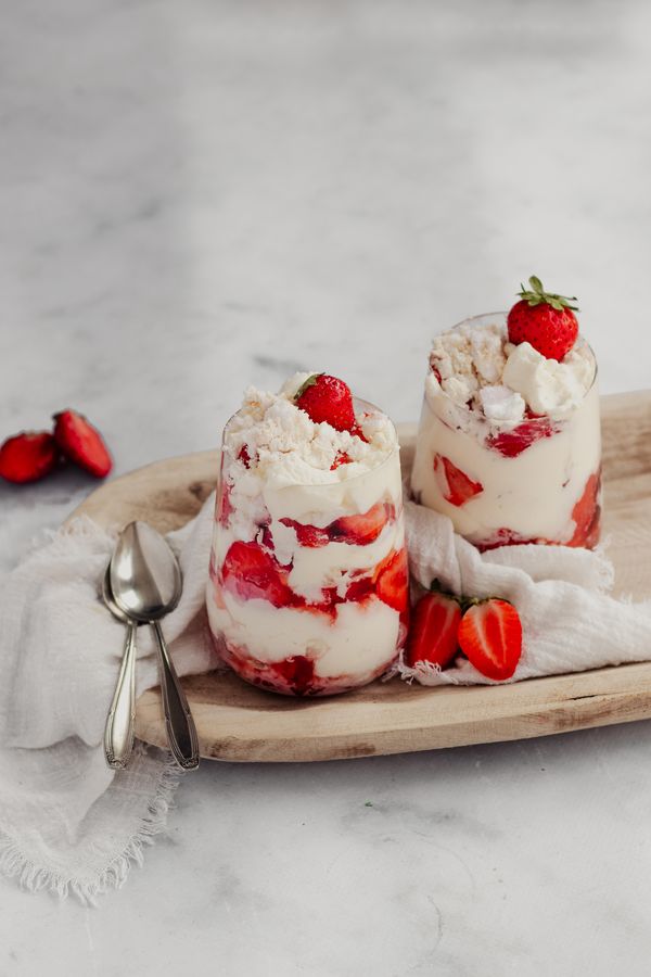 Makkelijk aardbeientoetje | eton mess met aardbei en mascarpone