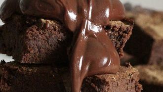 met chocolade overgoten brownies