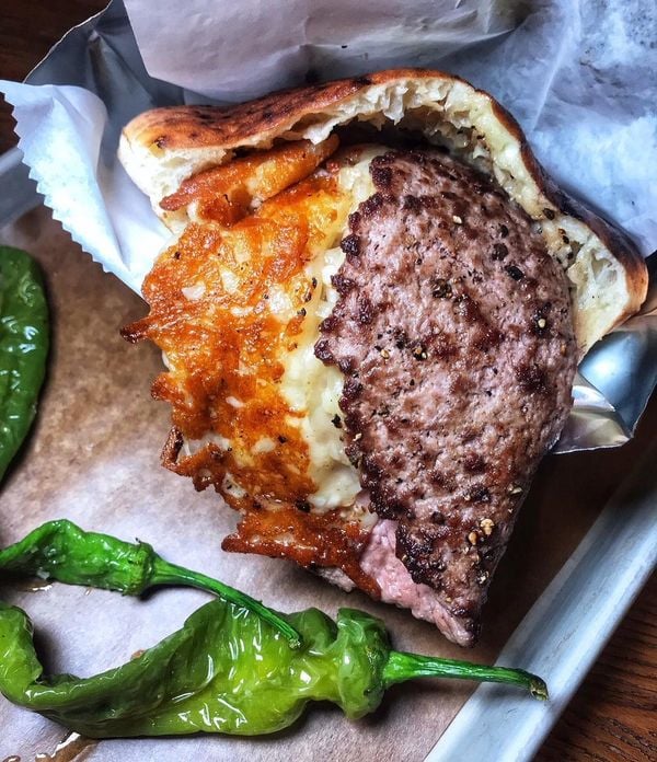 Cheeseburger op een pitabroodje in NYC