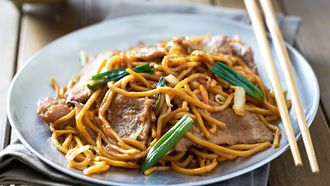 lo mein / Chinese noodles