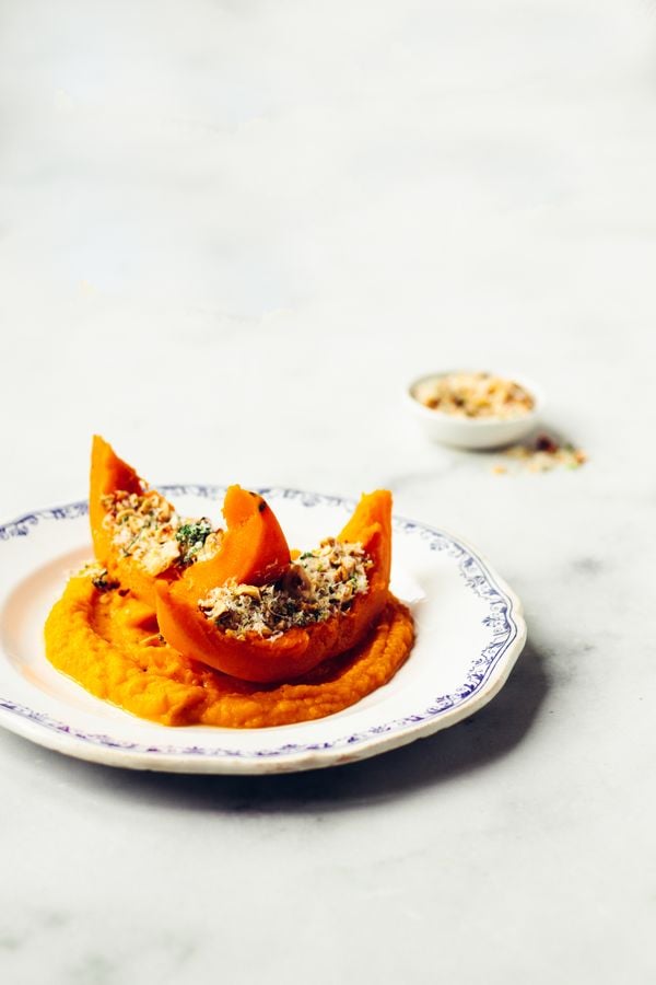 Gekonfijte pompoen met Parmezaanse kaas vegetarisch hoofdgerecht voor kerst met pompoen