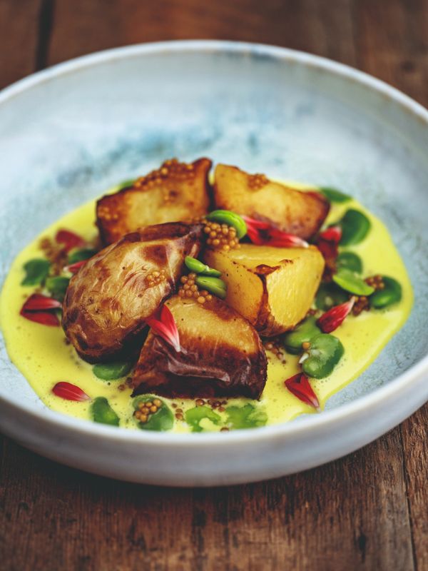 geroosterde aardappel recept met tuinbonen en roti-masalasaus