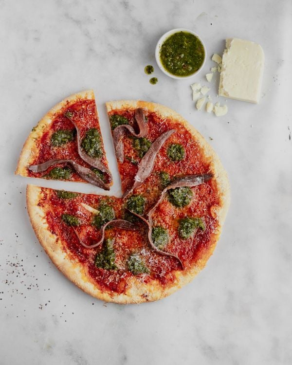 Pizza met ansjovis en chimichurri
