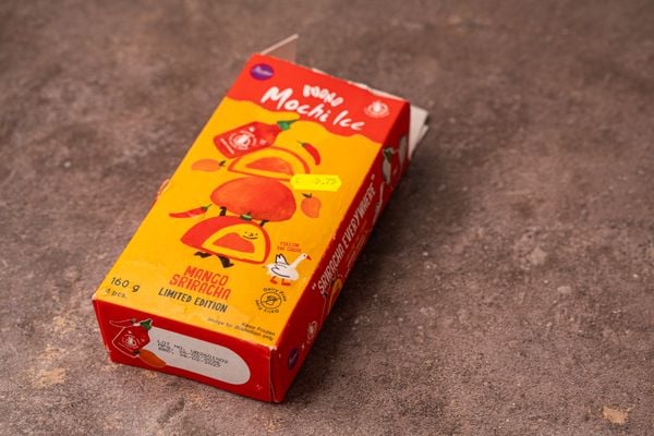 mochi met mango en sriracha