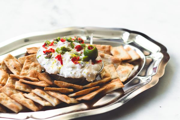 dirty martini dip met feta