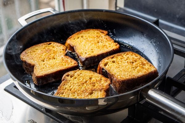 Brioche toasten in de Combekk pan