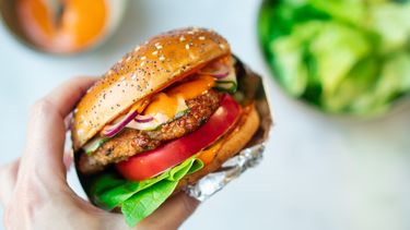 Kipburger in smashburger-stijl
