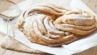 gevlochten kaneelbrood