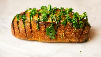 Knoflookbrood met groene kruiden / knoflookbrood dossier