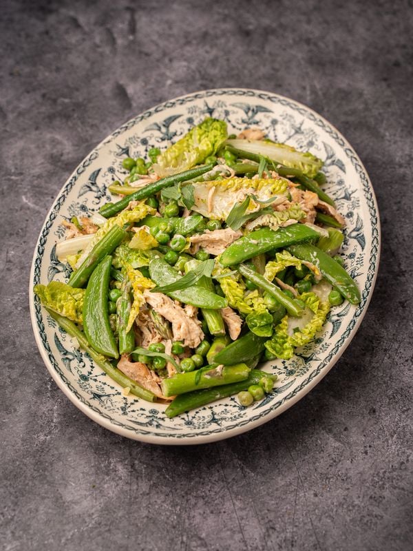 lente salade met kip en dragon