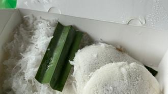 Putu pering / kokoskoekjes Singapore
