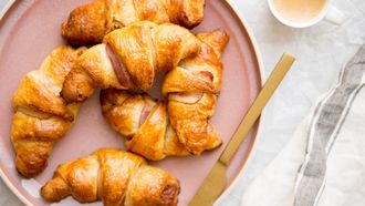 Croissants met spek en stroop