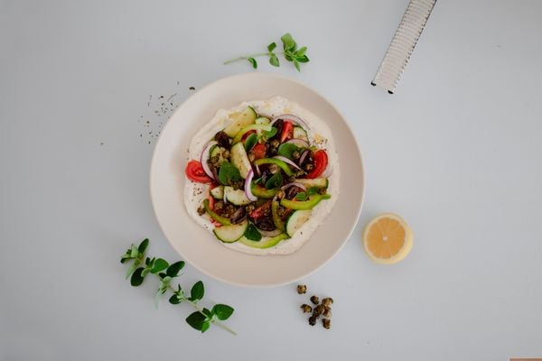 Griekse salade 2.0 met opgeklopte feta