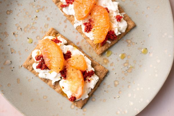 Crackers met burrata