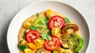 Tomatensalade met vitello tonnatosaus
