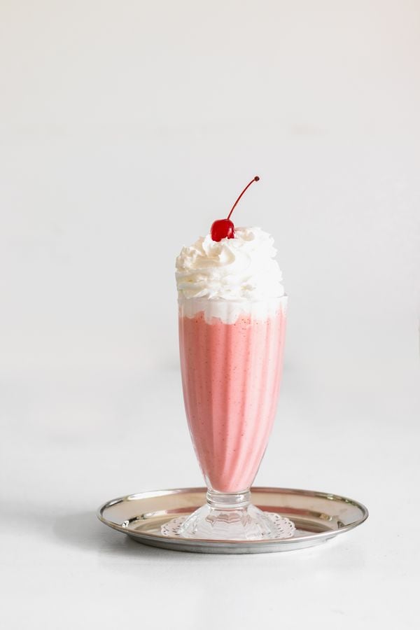 Aardbeienmilkshake milkshake met aardbei milkshake aardbei maken