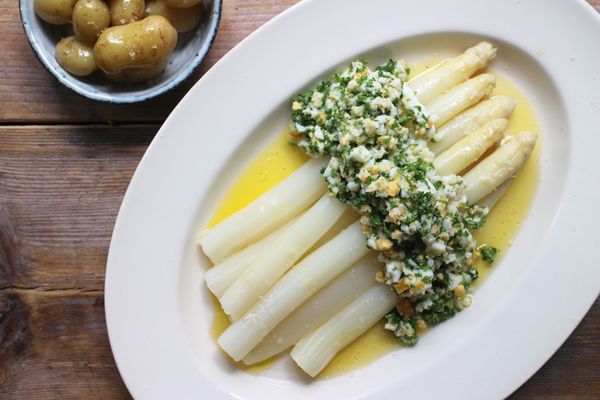 asparagus a la flamande