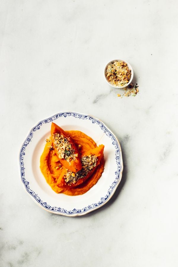 Gekonfijte pompoen met Parmezaanse kaas vegetarisch hoofdgerecht voor kerst met pompoen