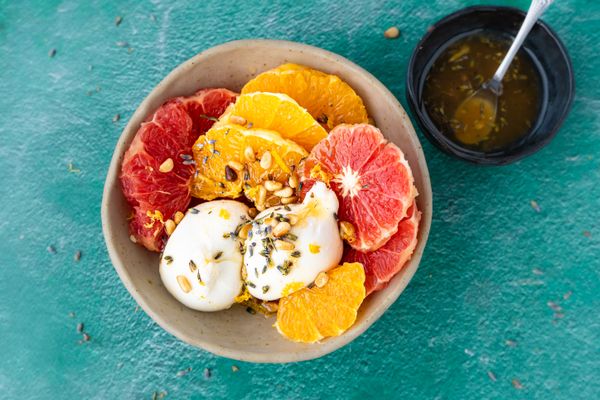 burrata salade met citrus en lavendelolie