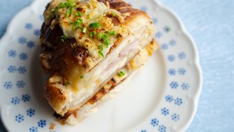 croque monsieur-croissant