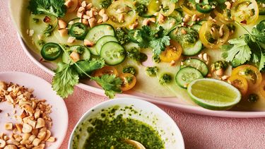 honingmeloencarpaccio met korianderpesto van Alice Zaslavsky uit een ode aan salades