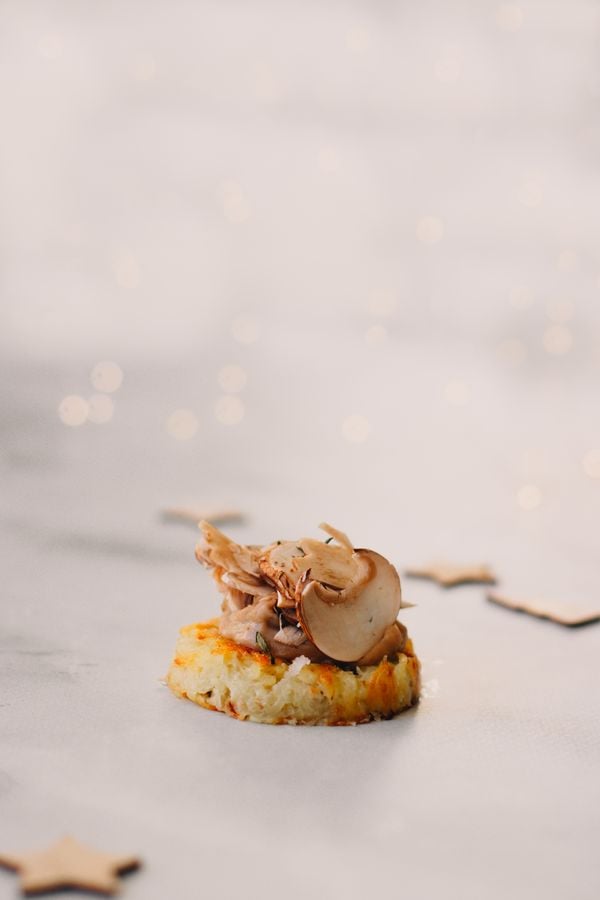 Rösti rondjes met champignon en kastanjes