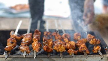 barbecuesauzen barbecuesaus maken stock unsplash