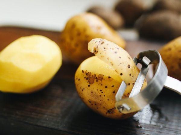 Afbeelding van aardappelschillen bij groente snacks