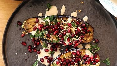 geroosterde aubergines met yoghurt & granaatappelpitjes