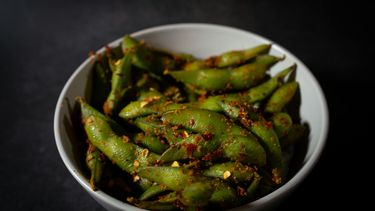 Edamame met kruiden en dressing