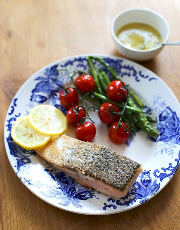baked salmon with summer vegetables and honey mustard sauce