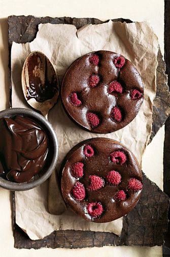 Brownie taart met frambozen van Donna Hay