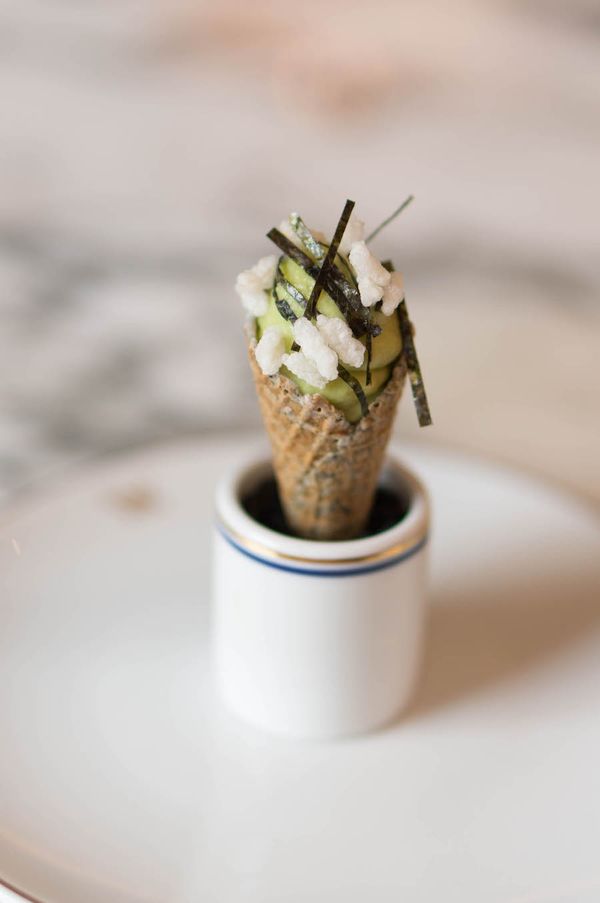 ijsje / nori cone met avocado en cream cheese / Waldorf Astoria Amsterdam