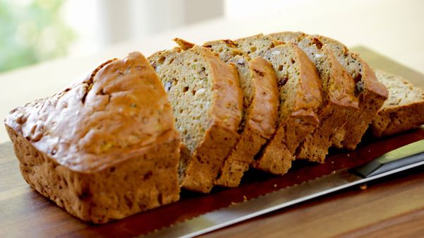 Afbeelding gezond ontbijt courgettebrood