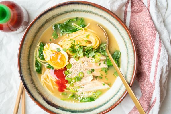 Quick noodle soup with chicken
