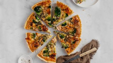 Quiche met broccoli en zalm