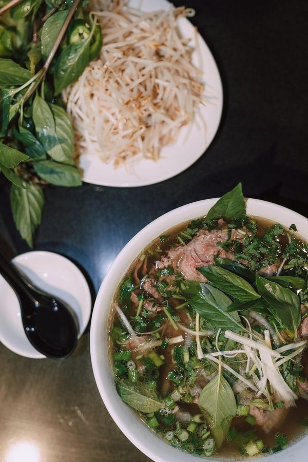 Vietnamese pho as an example of slow cooking projects