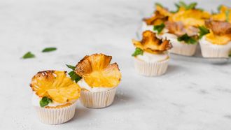 Ananascupcakes ananasbloemen kokoscupcakes cupcakes met ananas