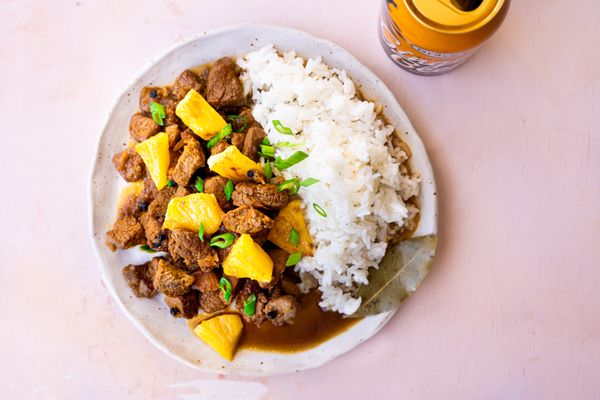 Adobo met varkensvlees en ananas