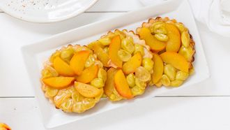 tarte tatin met druiven en nectarine