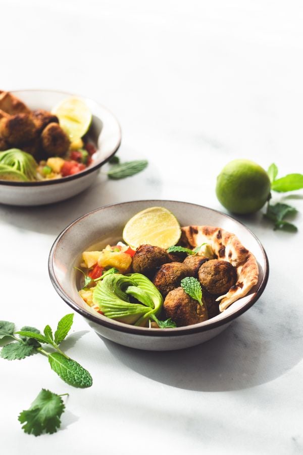 Linzenballetjes hot honey bowl met hot honey