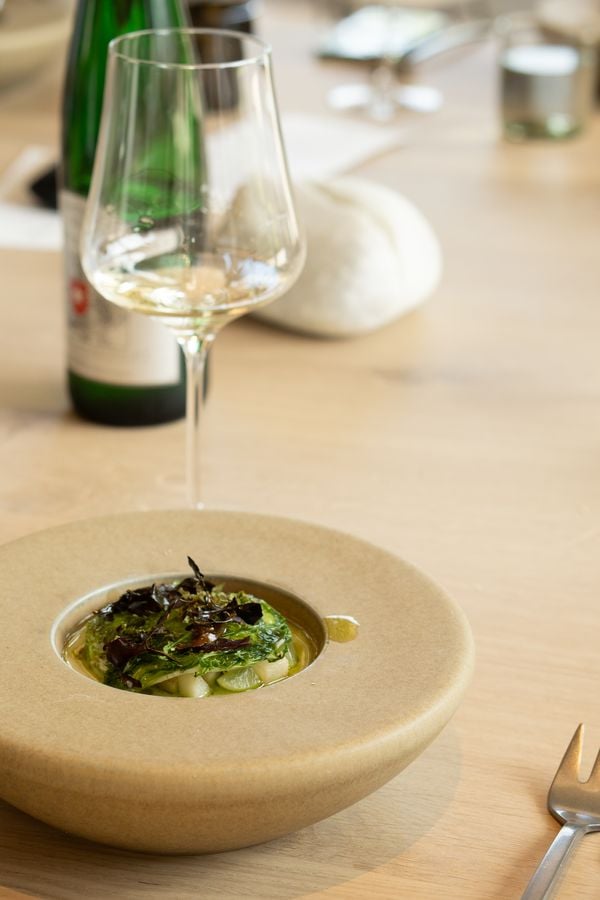 Umami: gepofte koolrabi met zeewier bij Bolenius