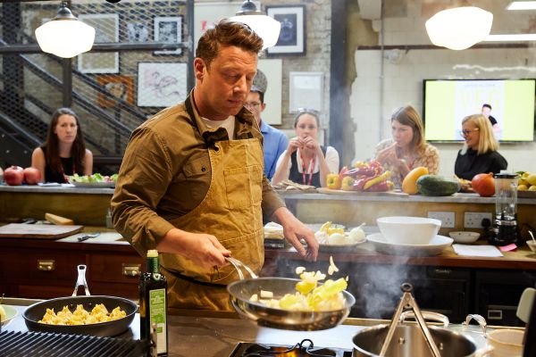 Jamie Oliver kookt uit VEG