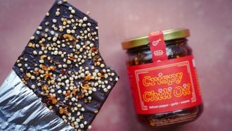 chocoladereep met crispy chili oil