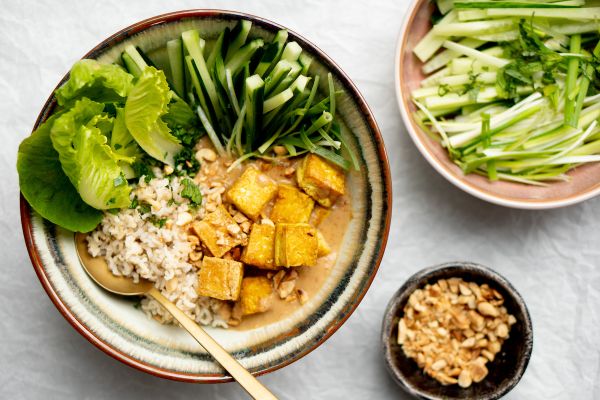 Thaise saté bowl: vegetarisch recept