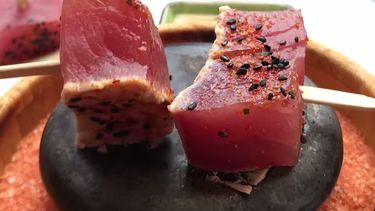 restaurant Hawaï tonijn lavasteen