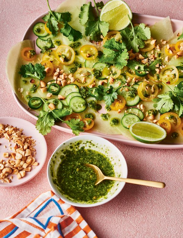 honingmeloencarpaccio met korianderpesto van Alice Zaslavsky uit een ode aan salades